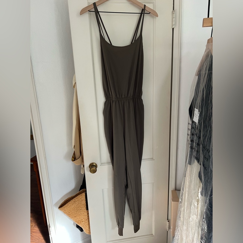 OFFLINE by Aerie - Size Small - Dark Green
